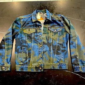 *RARE* NWT Levi’s Denim Trucker Jacket M hand painted camouflage print.